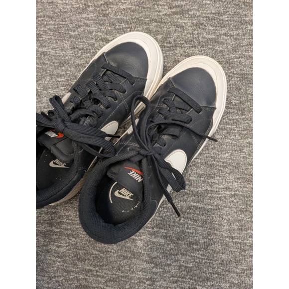 Nike Women's Size 6 Court Legacy Lift Black and White Platform Sneakers - Picture 5 of 10